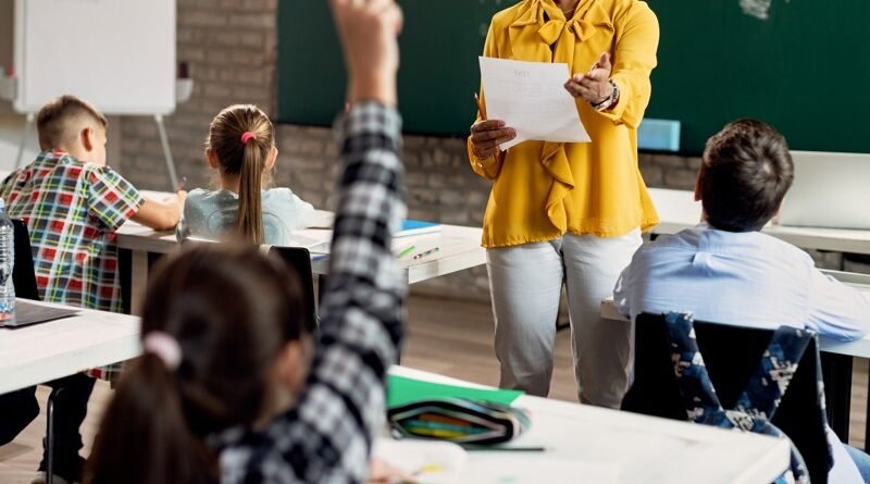 Reajuste de 5,4% no piso salarial dos professores é enviado para sanção