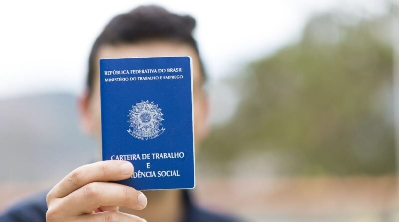 Relator propõe jornada de 40 horas com transição de 14 meses e fim da escala 6×1; votação ocorre nesta quarta