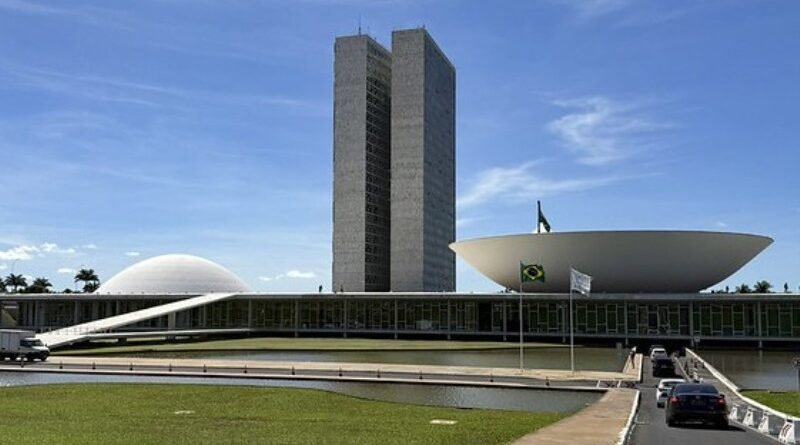 Semana no Congresso marca avanços em minerais críticos e aceleração do projeto 6x1
