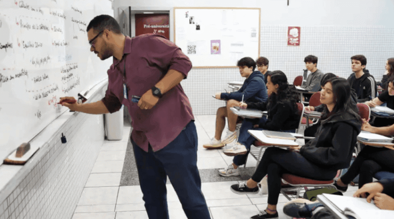Senado aprova piso salarial de R$ 5.130 para professores da educação básica