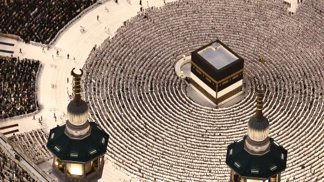Timelapse revela a grande concentração de peregrinos muçulmanos em Meca
