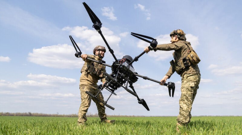 Ucrânia intensifica uso de drones pesados contra soldados russos enquanto resposta começa a surgir