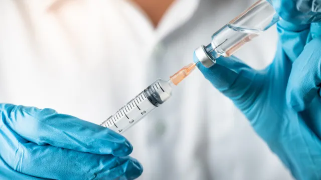 Vacina para cepa do Ebola na África pode levar até nove meses para ser disponibilizada