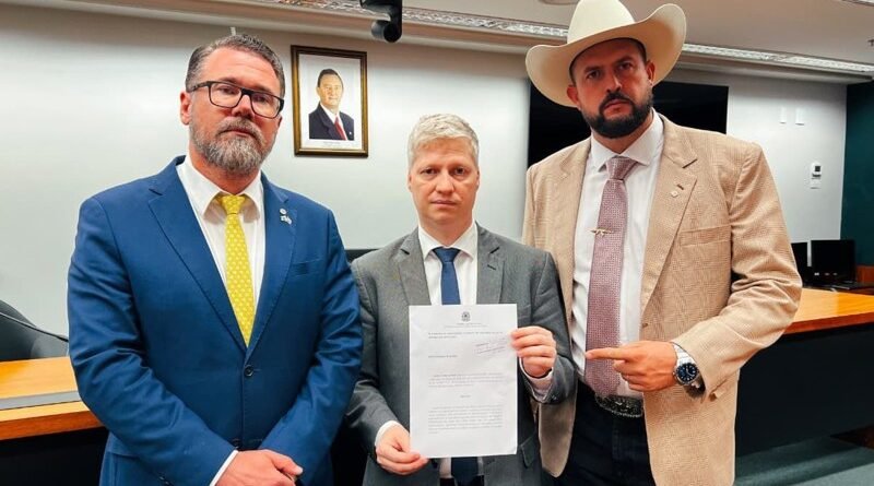 Van Hattem, Zé Trovão e Pollon protocolam recurso na CCJ contra suspensão