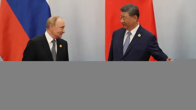 Xi busca posicionar China como centro da diplomacia global em reunião com Putin