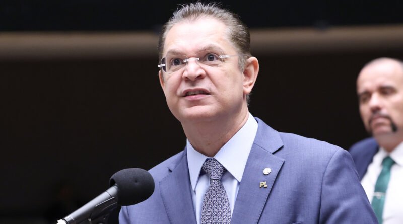 André Mendonça determina a remoção de vídeo de líder do PL na Câmara que liga PT a facções criminosas