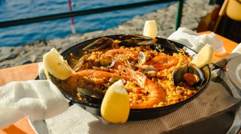 Astrônomos descobrem por que saborear paella na praia é uma experiência única baseada na física