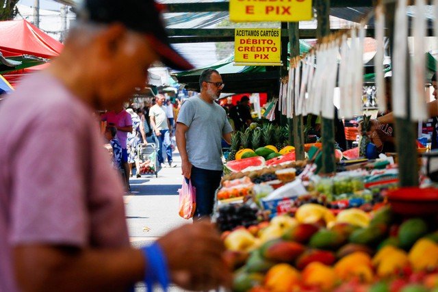 Aumento e redução nos preços dos alimentos em maio