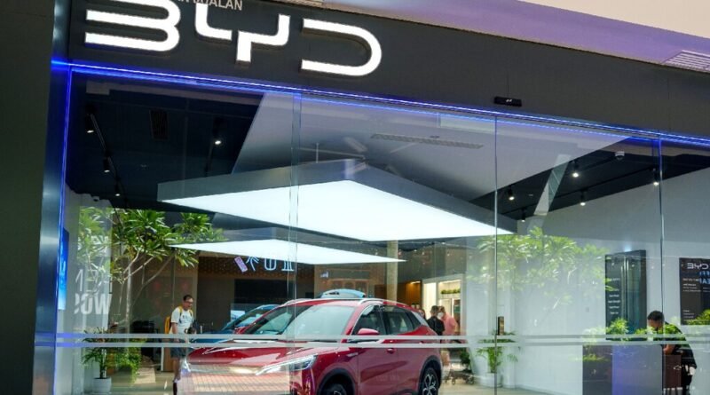 BYD lança carro do futuro no Brasil com inteligência artificial que realiza dois trilhões de operações por segundo e capacidade de estacionar e andar sozinho