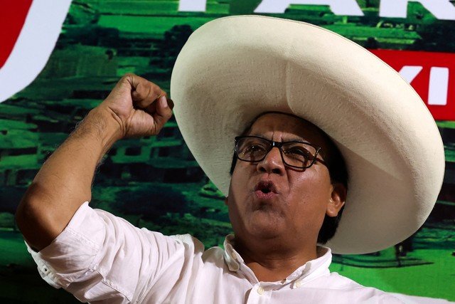 Candidatos da Eleição Presidencial do Peru: Filha de Ex-Presidente Condenado e Esquerdista de Chapéu Camponês em Foco