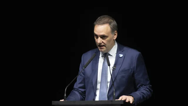 Chefe de gabinete de Milei pede demissão em meio a escândalo de corrupção