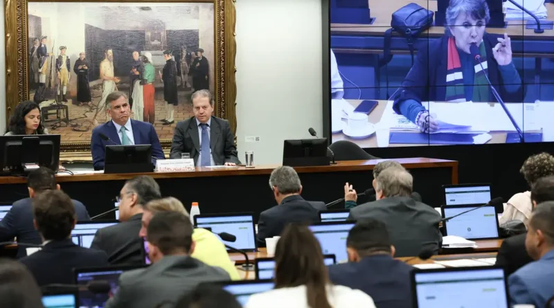 Comissão da Câmara dos Deputados aprova proposta que reduz a maioridade penal para 16 anos