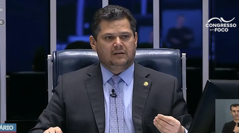 Davi Alcolumbre questiona excesso de propostas de pisos salariais