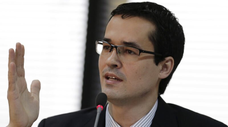 Deltan Dallagnol considera lançar esposa ao Senado em caso de candidatura indeferida