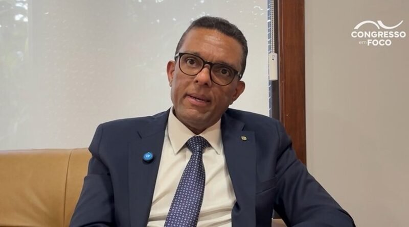 Deputado Otoni de Paula denuncia politicagem nas igrejas evangélicas