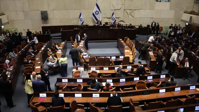 Deputados de Israel aprovam primeira votação para dissolução do parlamento