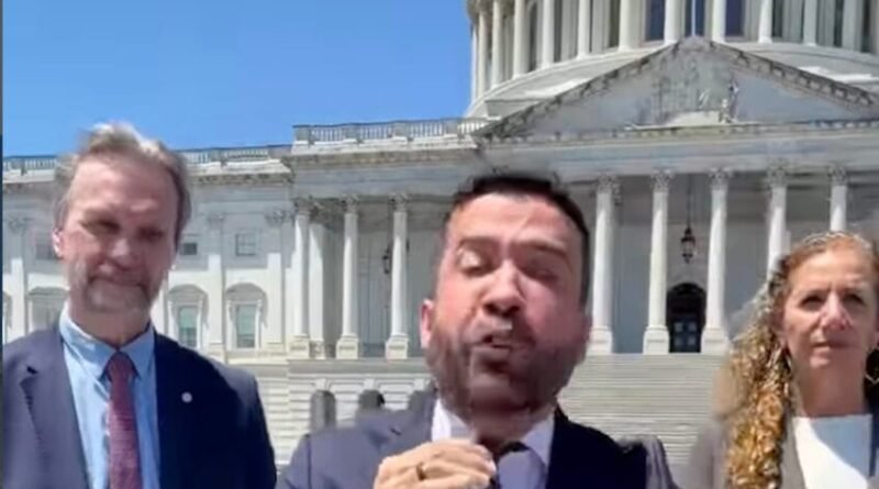 Deputados do governo solicitam investigação de Flávio nos Estados Unidos