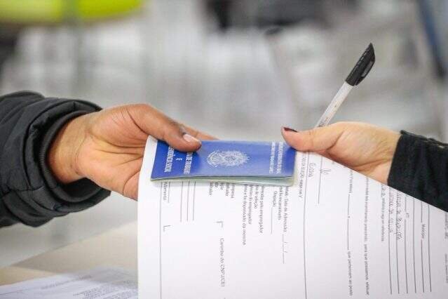 Desemprego de 4% mantém Rio Grande do Sul próximo do pleno emprego, mas escassez de mão de obra gera preocupação na economia