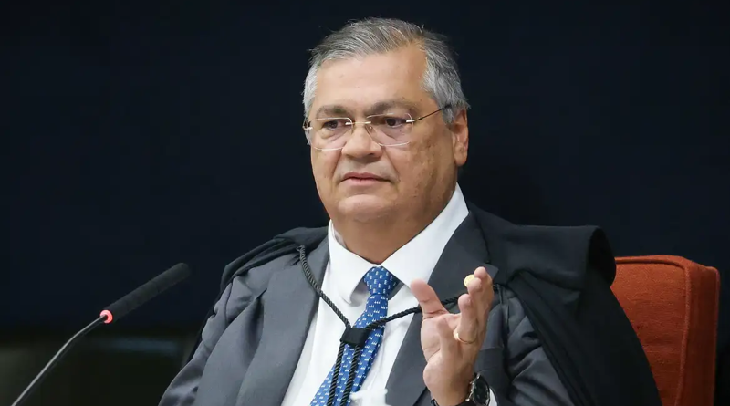 Dino decide pela remoção de vídeos contra David Almeida e rejeita censura