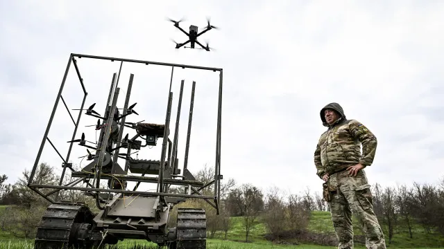 Drone ucraniano atinge prédio na Rússia, resultando em um morto e nove feridos