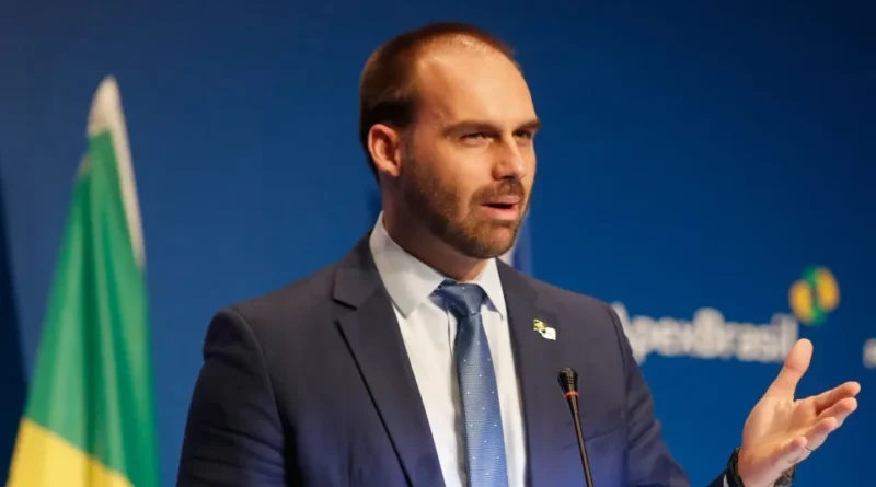 Eduardo solicita que Flavio se desassocie do Novo após declaração de Zema sobre Vorcaro