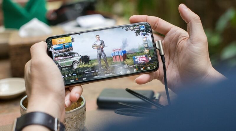 Especialista analisa impacto do desligamento do celular à noite na duração da bateria e nos travamentos