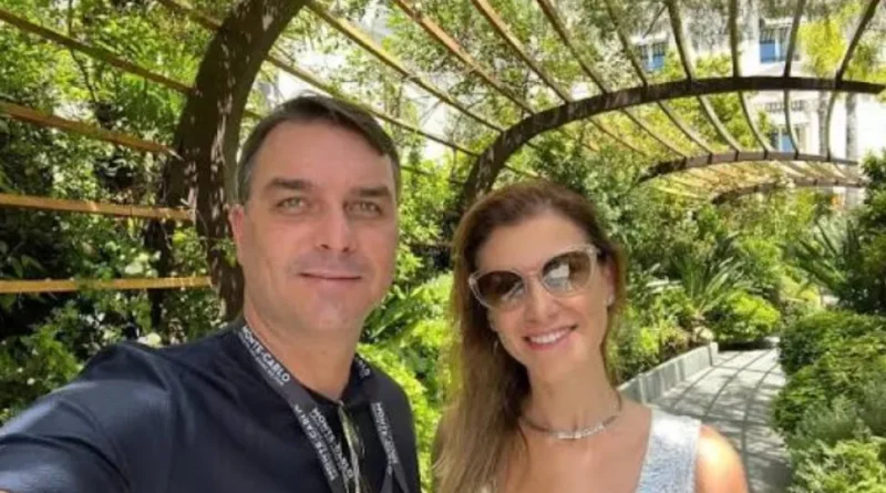 Esposa de Flávio Bolsonaro apoia o marido após declaração de Michelle sobre desrespeito