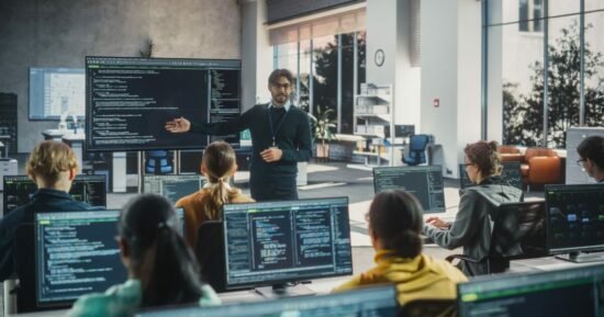 Estratégias para tornar jovens indispensáveis no mercado de trabalho impulsionado pela inteligência artificial
