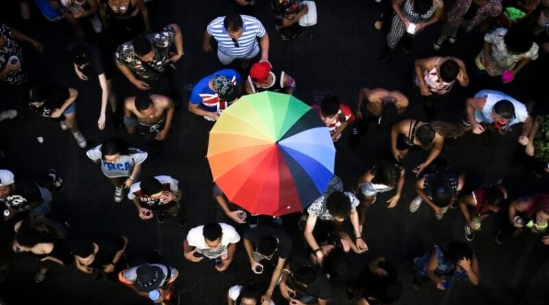 EUA emitem alerta sobre golpes durante Parada LGBT+ de São Paulo