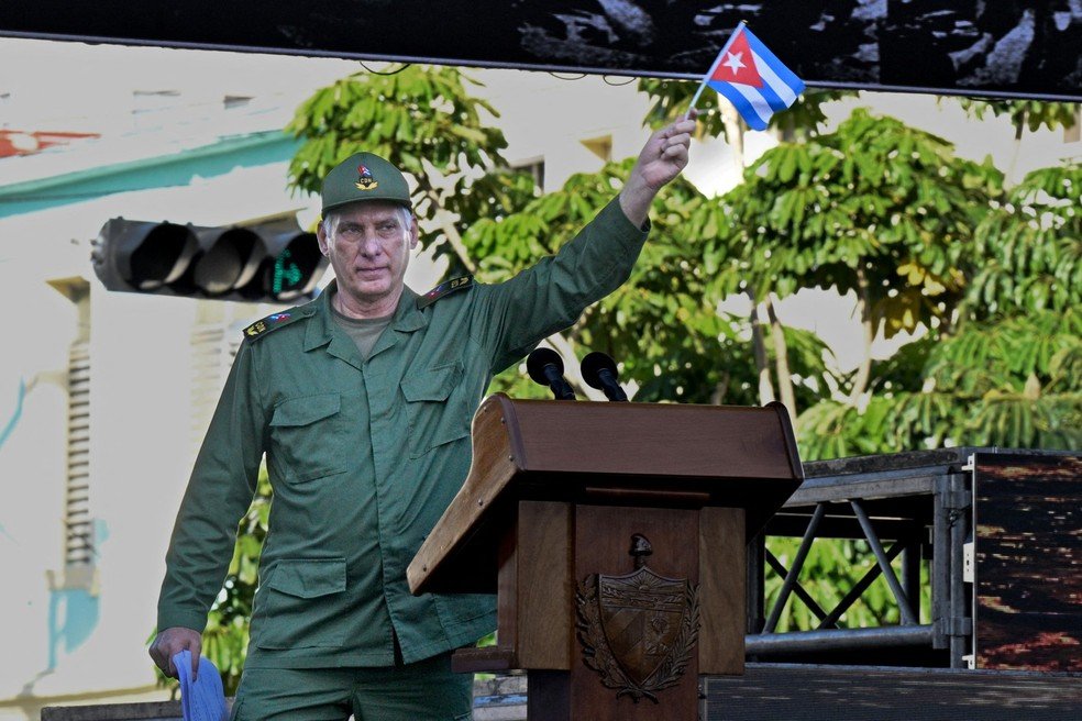 Miguel Díaz-Canel, presidente de Cuba, diz estar pronto para defender o país dos Estados Unidos durante o 65º aniversário da vitória da invasão na Baía dos Porcos