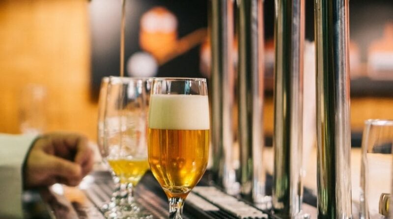 Exportações de cerveja alcançam novo recorde enquanto mercado interno enfrenta desaceleração