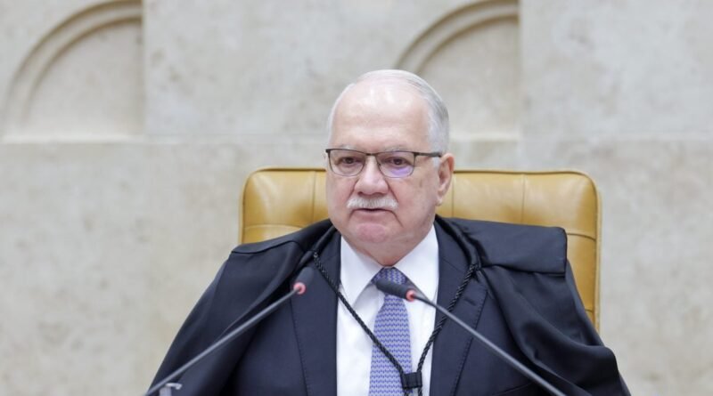 Fachin aguarda definição do STF sobre supersalários para junho