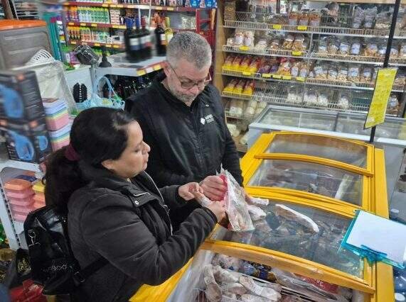Fiscais de Alegrete apreendem quase 1 tonelada de produtos impróprios para o consumo humano em mercados