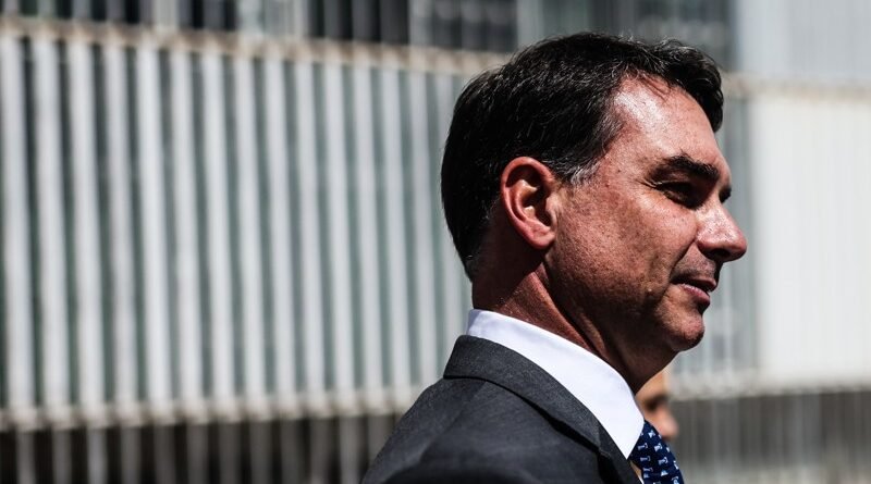 Flávio manifesta preferência por mulher na vice-presidência e na economia