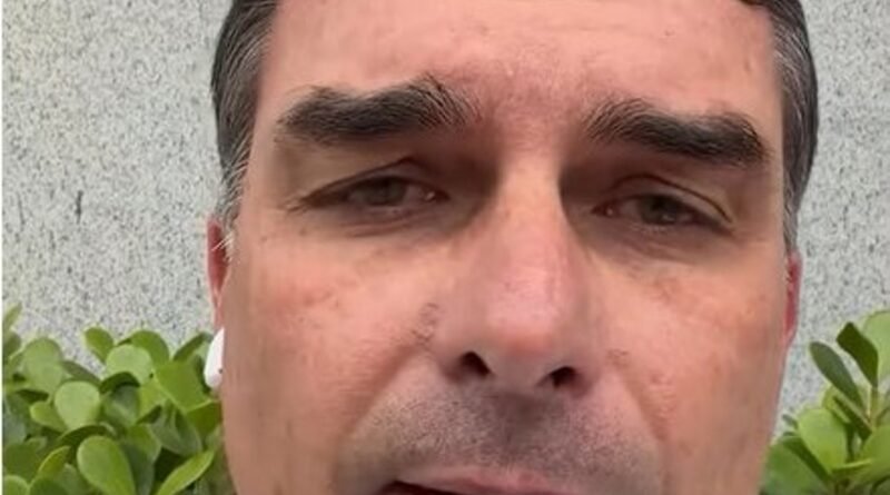 Flávio se desculpa com Michelle e a convida para reunião do PL