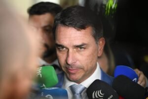 Flávio solicita ao STF declaração de suspeição de Moraes para julgamento do caso Master