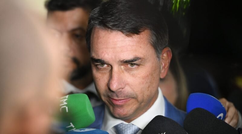 Flávio solicita ao STF declaração de suspeição de Moraes para julgamento do caso Master