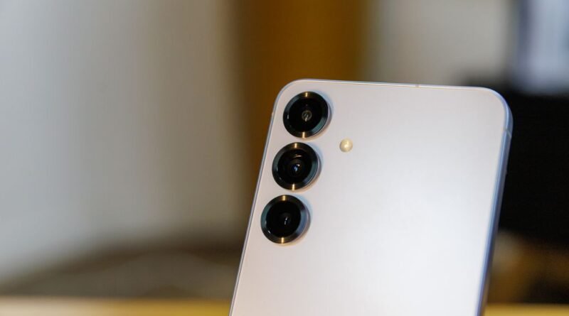 Galaxy S25 ganha atualização significativa com novos recursos de inteligência artificial do S26