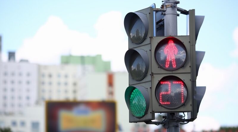 Gleisi sugere instalação de temporizadores em semáforos com monitoramento eletrônico
