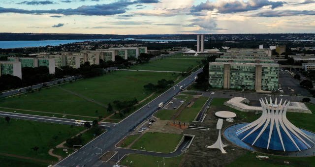 Governo permite saída antecipada de funcionários em dias de jogos da seleção com exigência de compensação