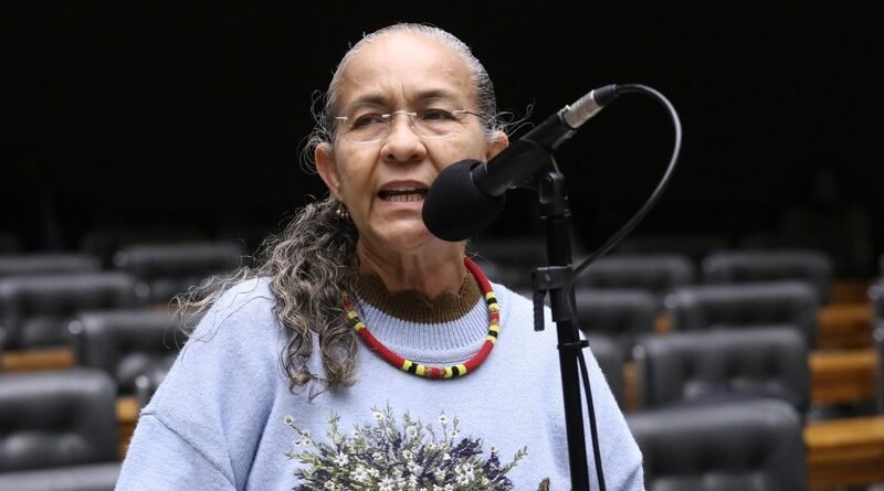 Heloisa Helena sugere implementação de piso salarial para coveiros e psicólogos