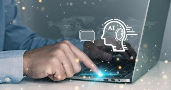 Inteligência Artificial é crucial para 99% das empresas, mas progresso enfrenta desafios de maturidade e orçamento
