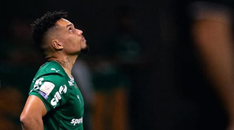 Jogador do Palmeiras é punido por gesto durante comemoração