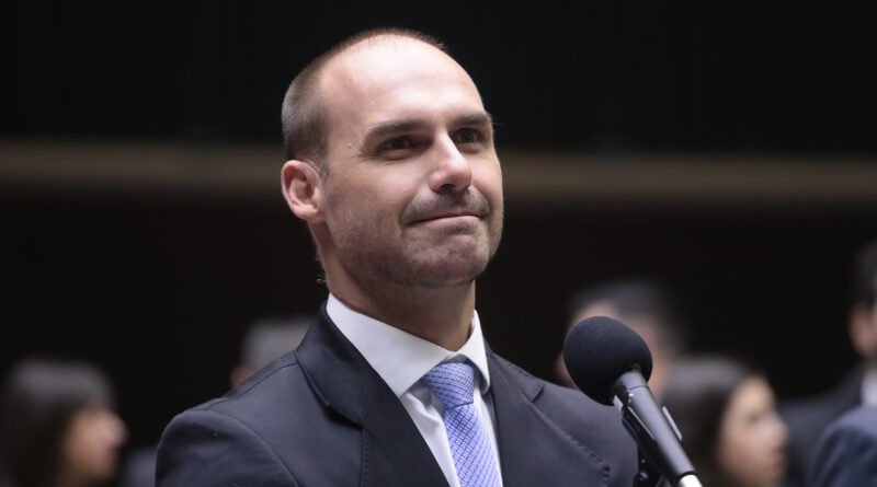 Julgamento da ação penal contra Eduardo Bolsonaro ocorre nesta terça-feira no STF