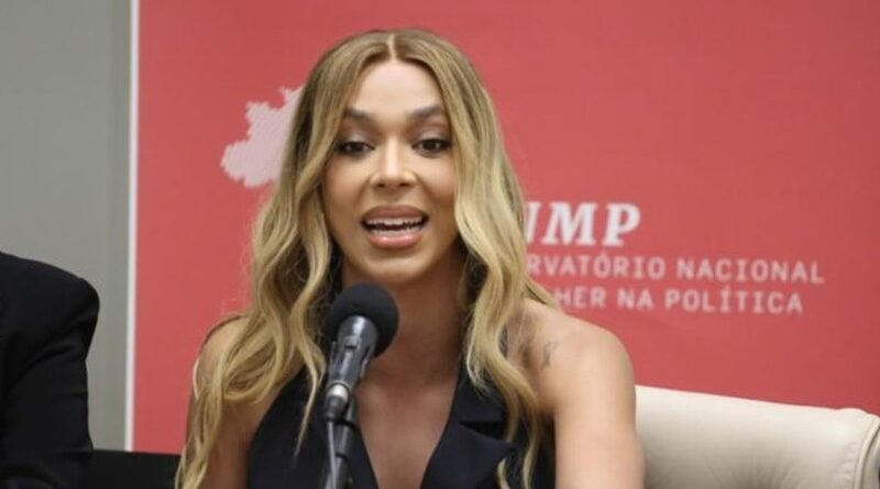 Justiça concede direito de resposta a Erika Hilton após declaração de Ratinho