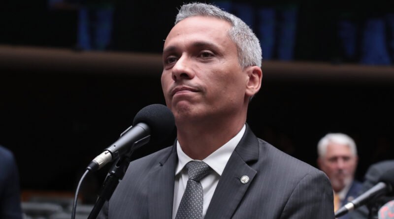 Justiça determina que Gustavo Gayer pague indenização ao PT por vídeo que liga partido a atentado contra Bolsonaro