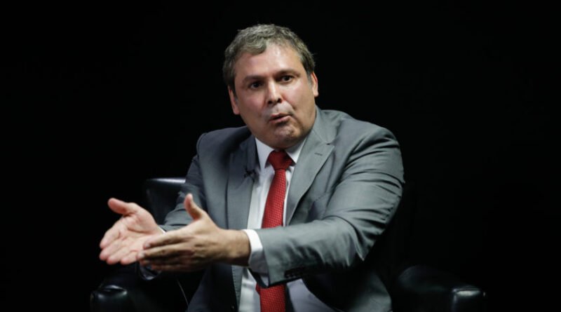 Lindbergh solicita pela segunda vez a revogação da prisão domiciliar de Bolsonaro