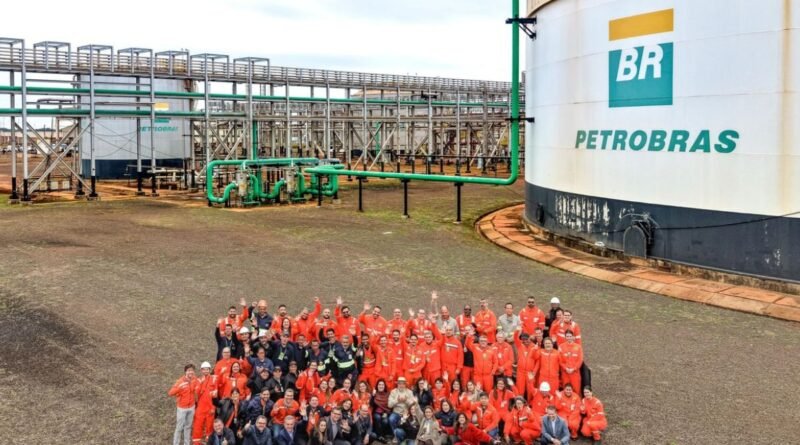 Lula assina contratos para reiniciar obras em fábrica de fertilizantes