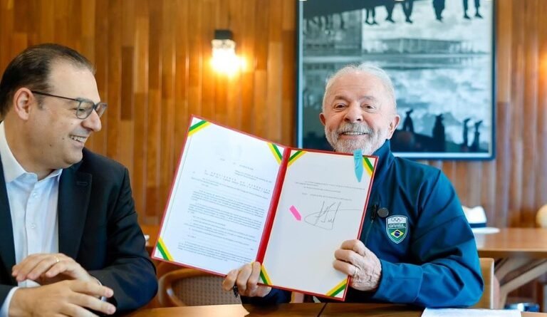 Lula sanciona lei que modifica Código de Trânsito e permite renovação automática da CNH