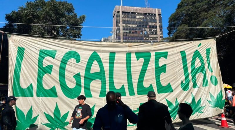 Marcha da Maconha defende regulamentação e critica a guerra às drogas